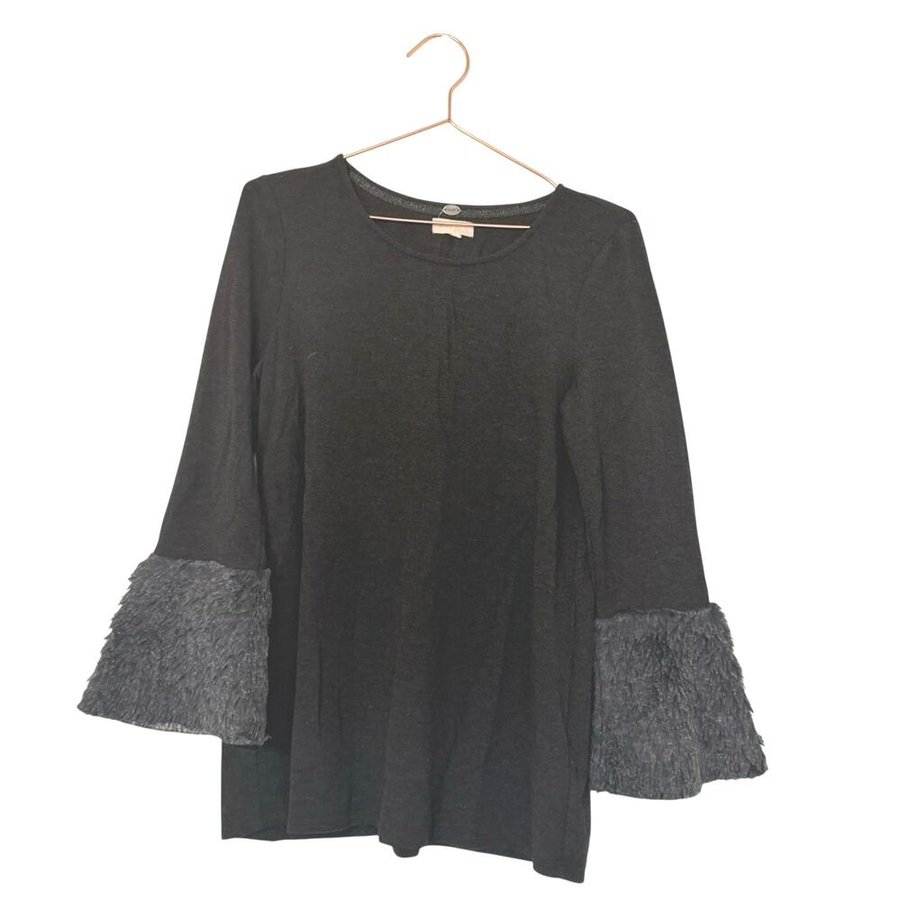 Cupio Elegant Black Top with faux fur cuffs size medium